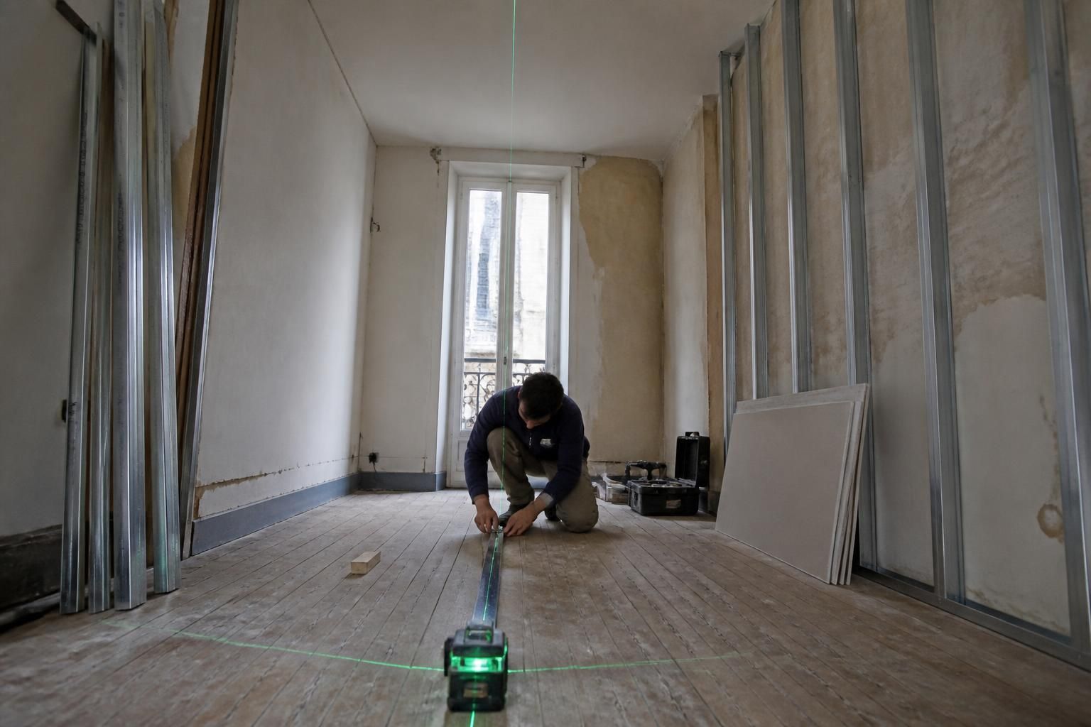 Guide complet : Installer un rail placo parfaitement aligné sur murs et plafonds 2 découvrez notre guide complet pour installer un rail placo parfaitement aligné sur murs et plafonds, étape par étape, avec des conseils pratiques pour un résultat professionnel.