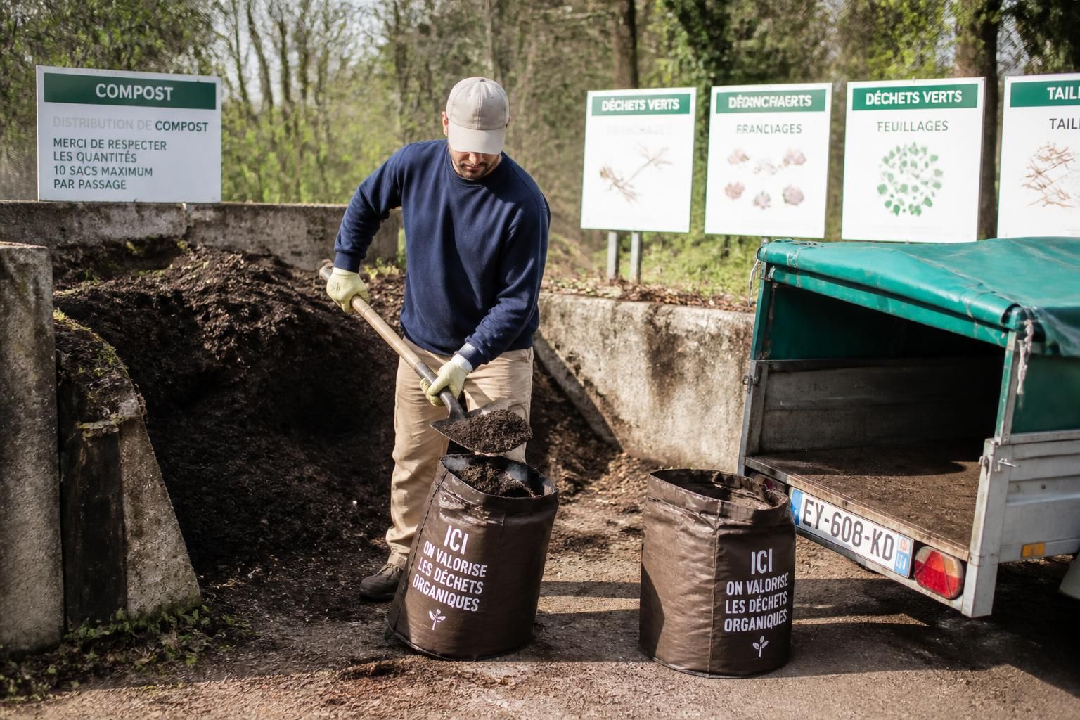 Astuce jardinage : Où dénicher du compost gratuit près de chez vous ? 2 découvrez nos astuces jardinage pour trouver du compost gratuit près de chez vous et enrichir naturellement votre jardin sans dépenser un sou.